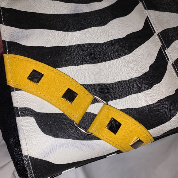 MICHE Zoe Yellow Classic Shell - Picture 5 of 6